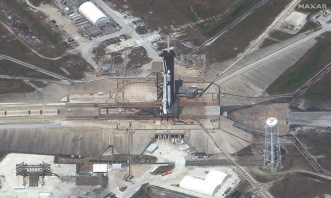 Tàu chở người đầu tiên của SpaceX nhìn từ vũ trụ