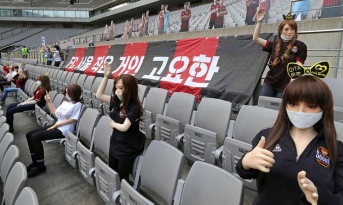 CLB Hàn Quốc dùng búp bê tình dục thay khán giả
