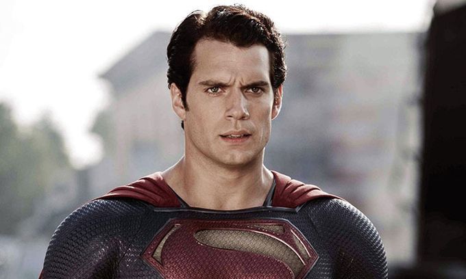 Henry Cavill tiếp tục đóng Superman