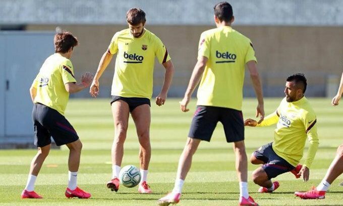 HLV Setien: 'Cầu thủ Barca khỏe như bò mộng'