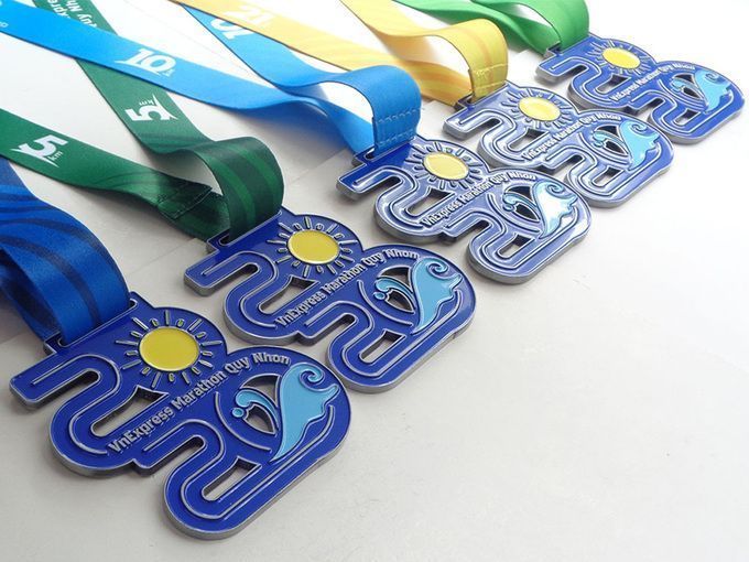 Huy chương giải chạy Quy Nhơn mang cảm hứng thành phố biển